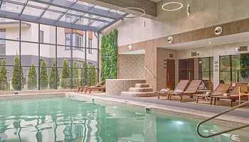 Отель 4 с бассейном