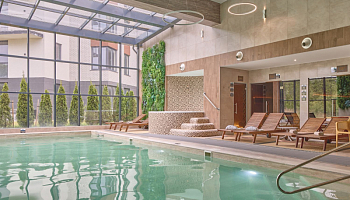 Отель 4 с бассейном