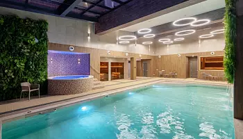 Отель с бассейном Отель с бассейном